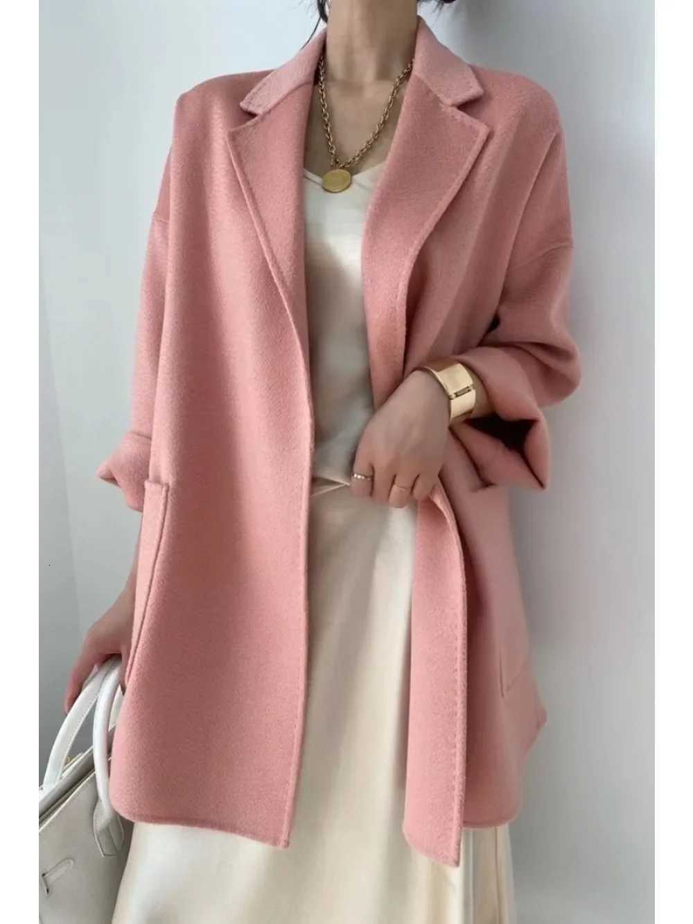 2024 Winter Casual Adjustable Waist Wool Coat Women Water Ripples Woolen Coat Jackets female New Autumn Camel Coat CommutingT251101