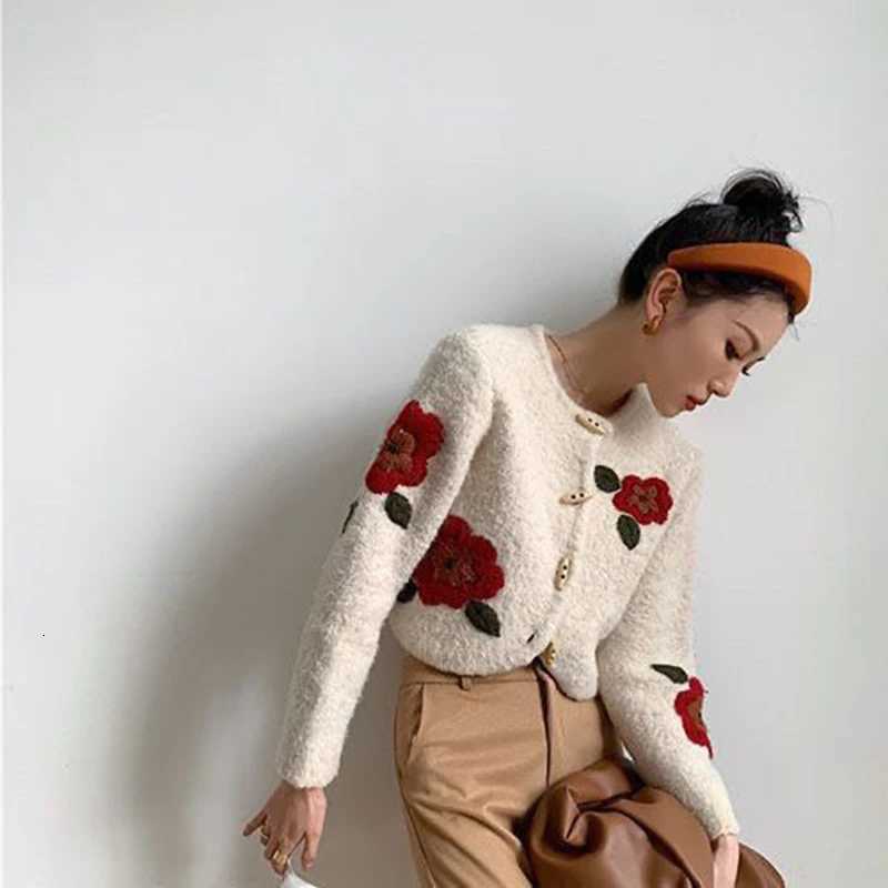 Floral Embroidery Crop Cardigan Women Vintage Lazy Wind Slim Horn Buttons Sweater French Retro Long Sleeve O Neck Casual OutwearT251101