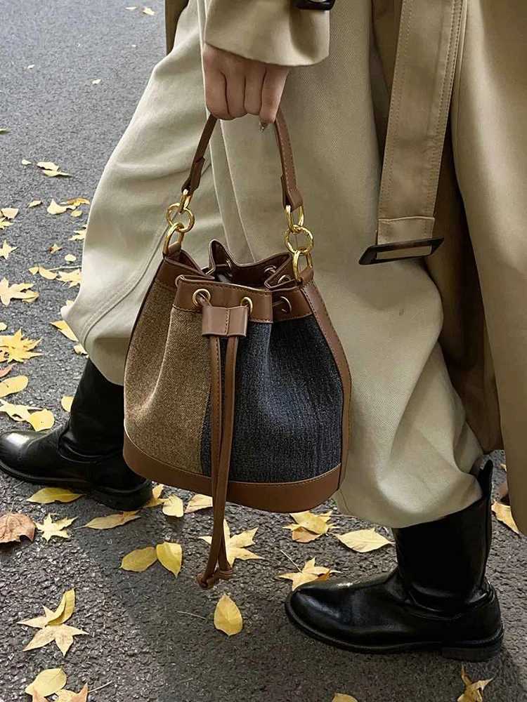 Designer Highend Niche e Shoder Bag Wen New Popar Ctra Color Crossbody Pack Splicing Handheld Bucket Bags Y251120