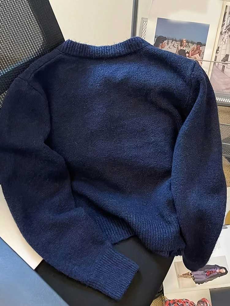 AutumnWinter New Arrivals HeartShaped Button Casual Relaxed Knit Cardigan Perfect for Autumn and WinterT251101