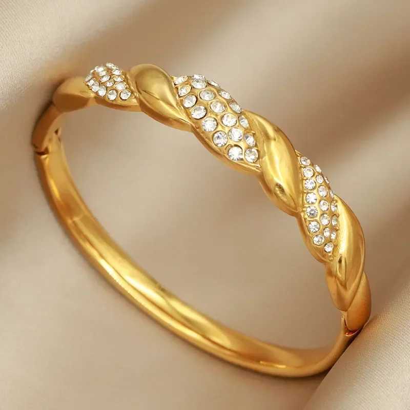 316L stainless steel metal crystal twisted bracelet suitable for women unique knot bracelet rust proof wrist jewelry party accessory Y250329