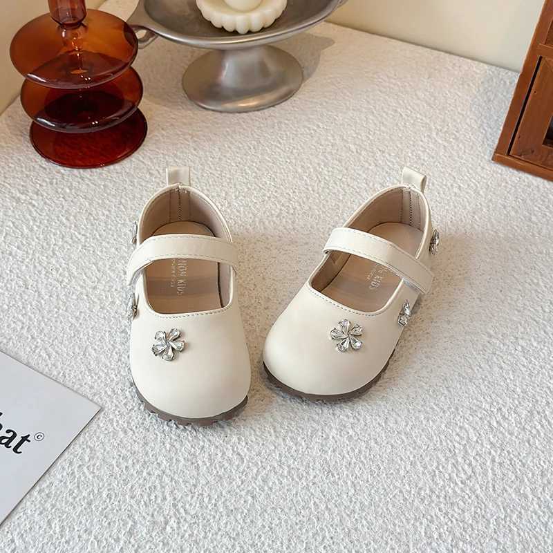 2025 New Girls Flat Shoes Elegant Fashion Children Causal Princess Leather Shoes School Performance Kids Dress Mary Jane ShoesT251101