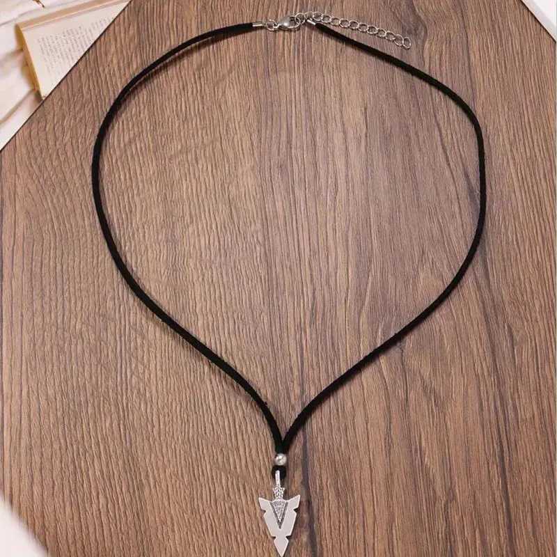 Retro Black Punk Triangle Arrow Pendant with Rope Necklace Accessories For Men N0472C250407