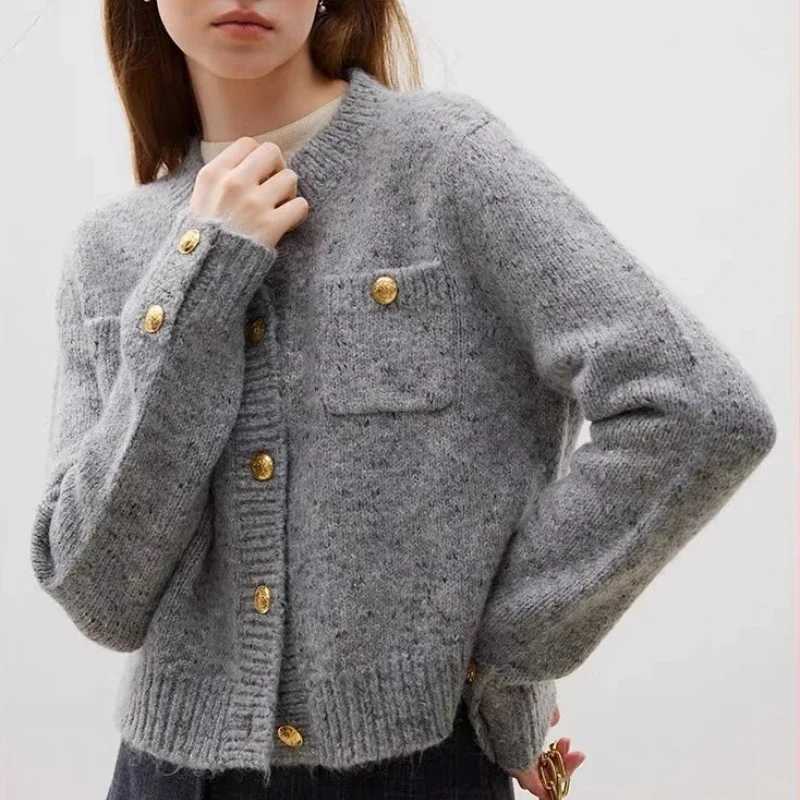 Autumn Elegant Grey Knitted Short Coat Fashion Warm Long Sleeve Women Cardigan Casual Oneck Knitwear Korean Style SweaterT251101