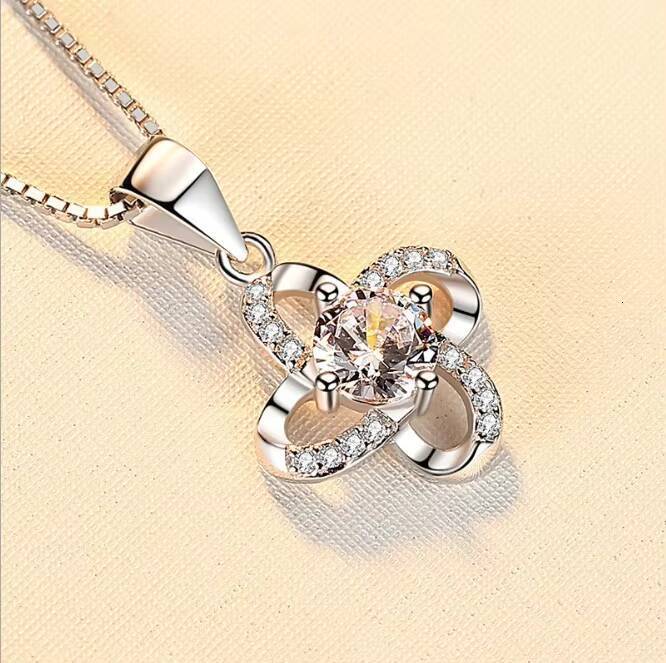 S925 Sterling Silver Moissanite Pendant Necklace Temperament Drilling Lucky Fourleaf Clover Style