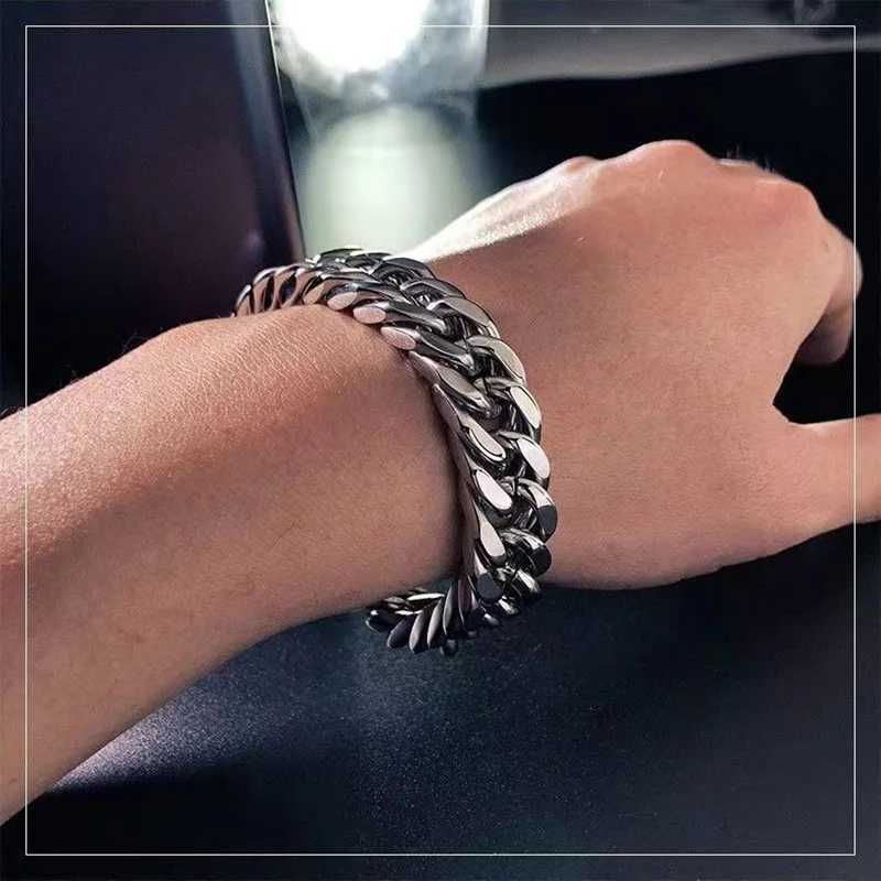 1 New Fashion Hip Hop Cuban Chain Mens Bracelet Classic Stainless Steel 12mm Wide Chain Bracelet Mens Jewelry Gift Y250329