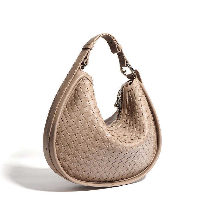 Single Cross Shoulder Crescent Bag Large Capacity Commuter Hand Woven Underarm Handbag Women's 2025 New Casual Versatile Fashion Clothing