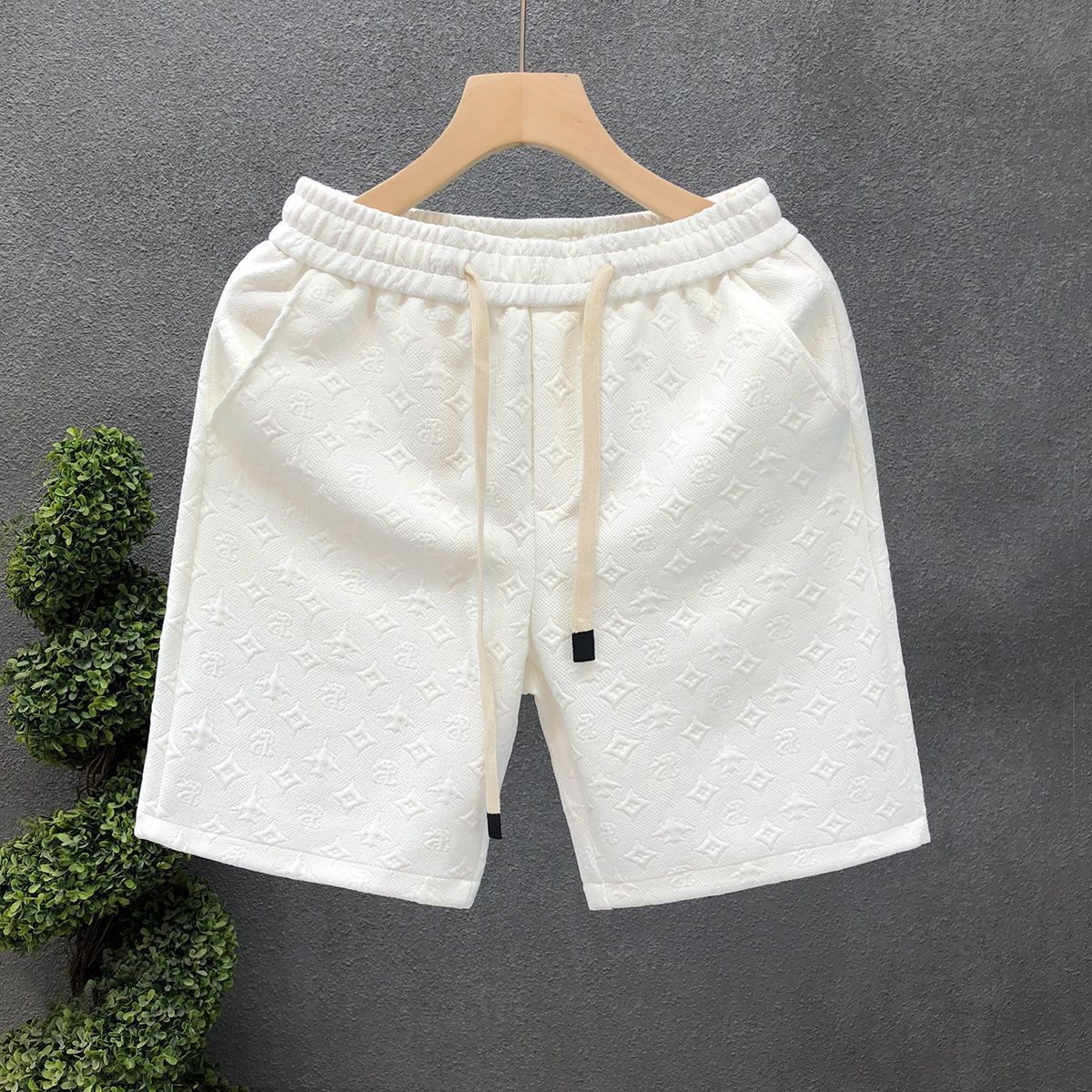 Free shipping Light luxury brand style white jacquard shorts men's summer fashion quarter pants 2025 new men's half-cut pants large size bla