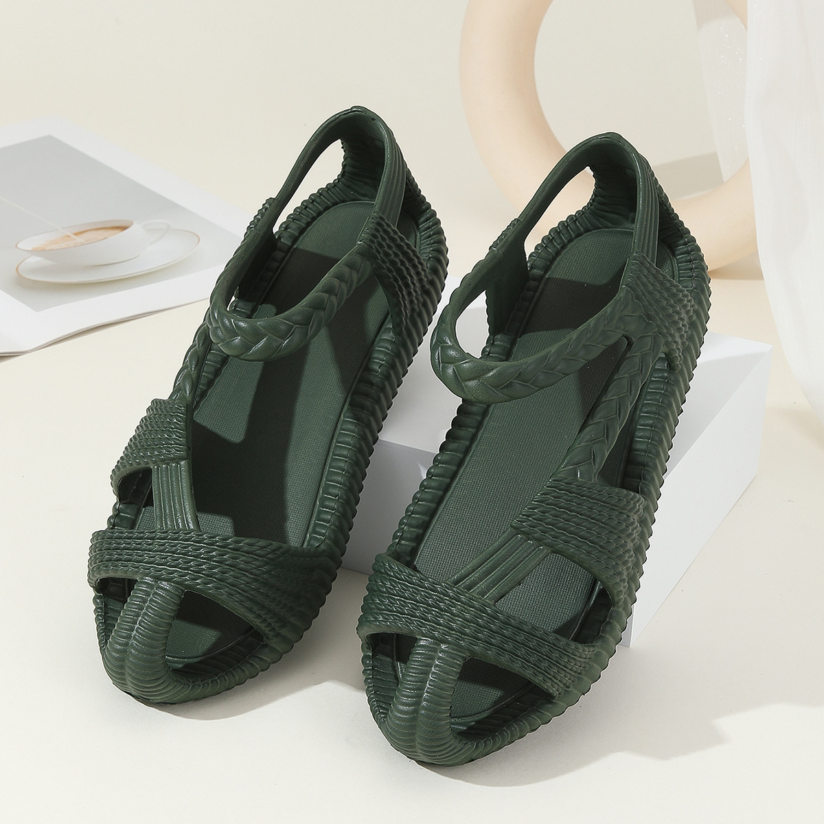Free shipping slippers women beach shoe anti slip wear-resistant fashion outdoor sandals daily