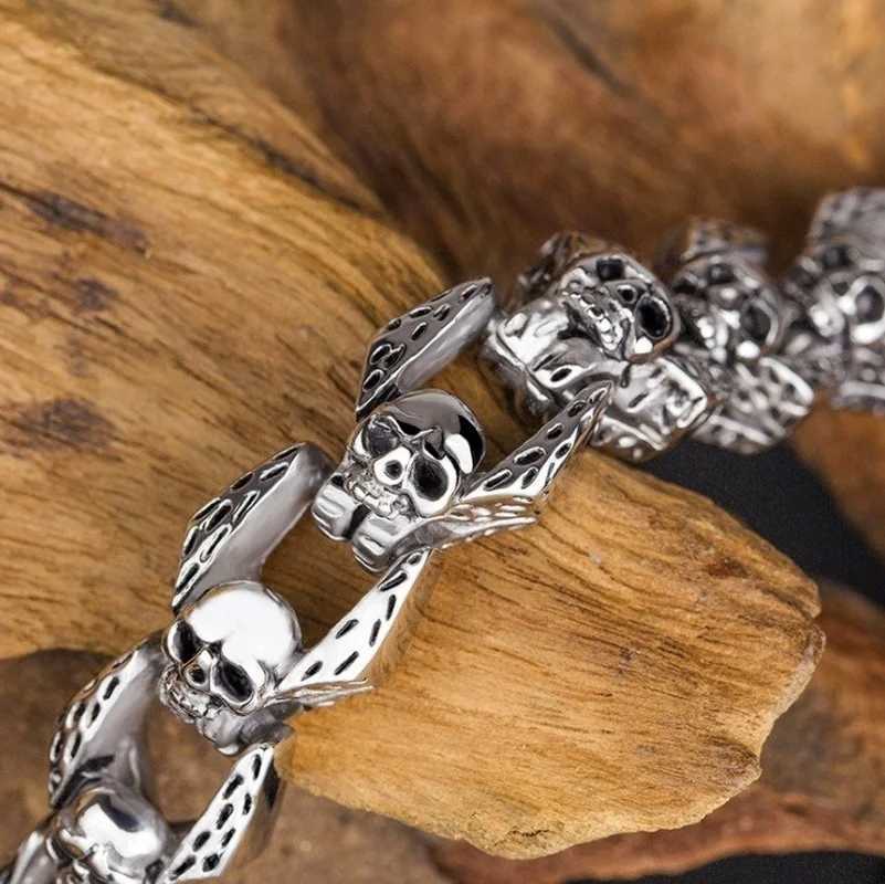 Fashionable punk skull titanium steel mens bracelet retro rock motorcycle bracelet jewelry Y250329