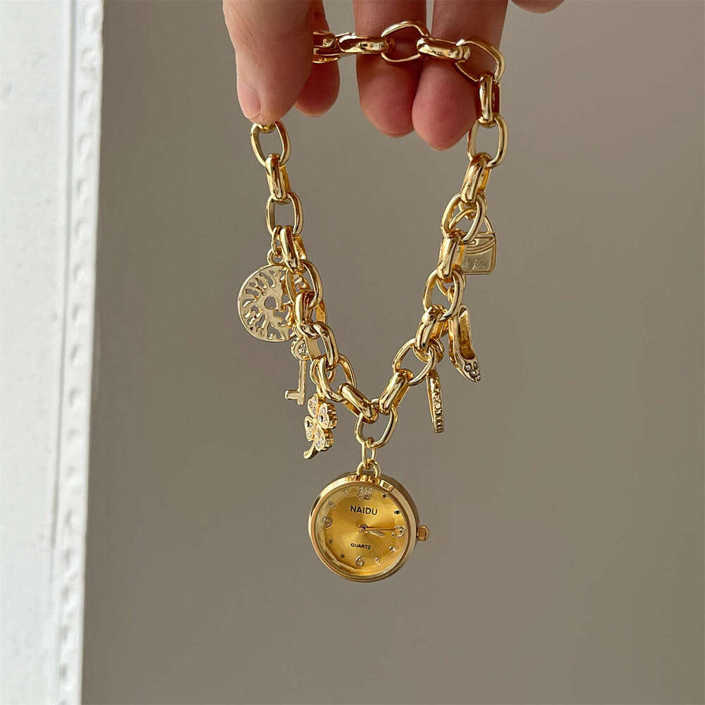 Fashion Korean Version Diamond-Studded Thin Heart-Shaped Watch for Women, Ins Style Simple Elegant Bracelet Watch, Wholesale Hot-Selling Item