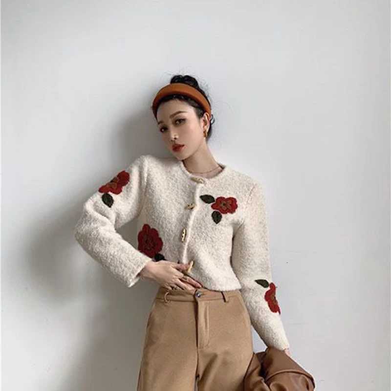 Floral Embroidery Crop Cardigan Women Vintage Lazy Wind Slim Horn Buttons Sweater French Retro Long Sleeve O Neck Casual OutwearT251101
