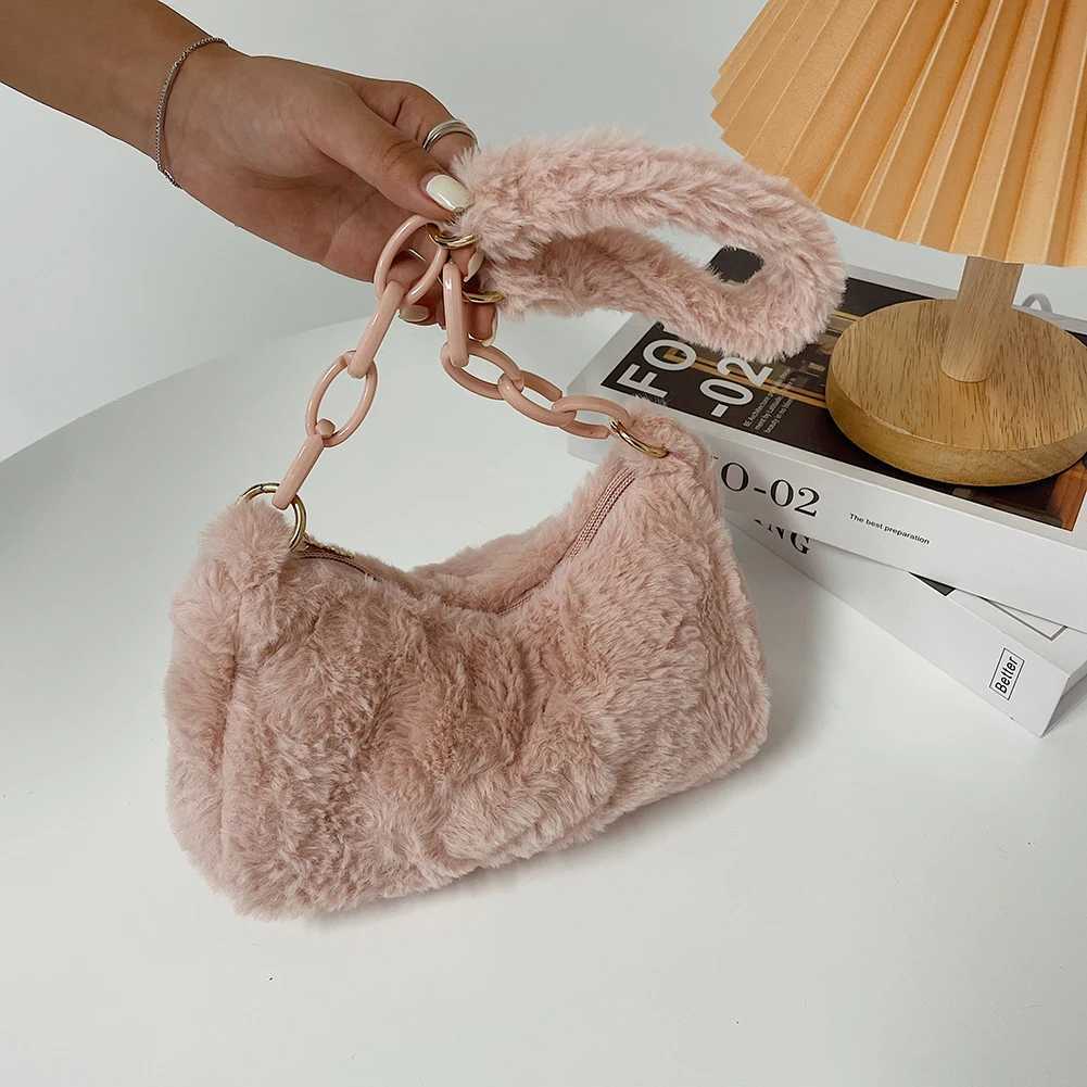 Women Winter Plush Shoulder Bag Casual Chain Small Underarm Pouch Vintage Designer Luxury Handbags Retro Fluffy Soft Armpit BagW251101
