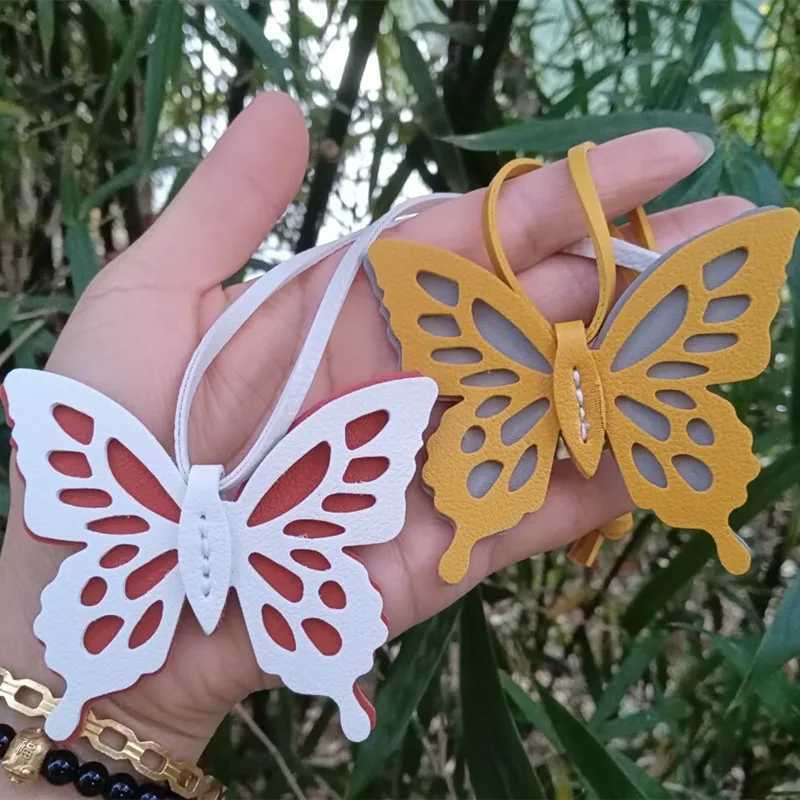 Cute Colorful Hollow Out Butterfly Keychains PU Keyrings Gift for Women Men Handbag Pendants Key Chains DIY AccessoriesC250401