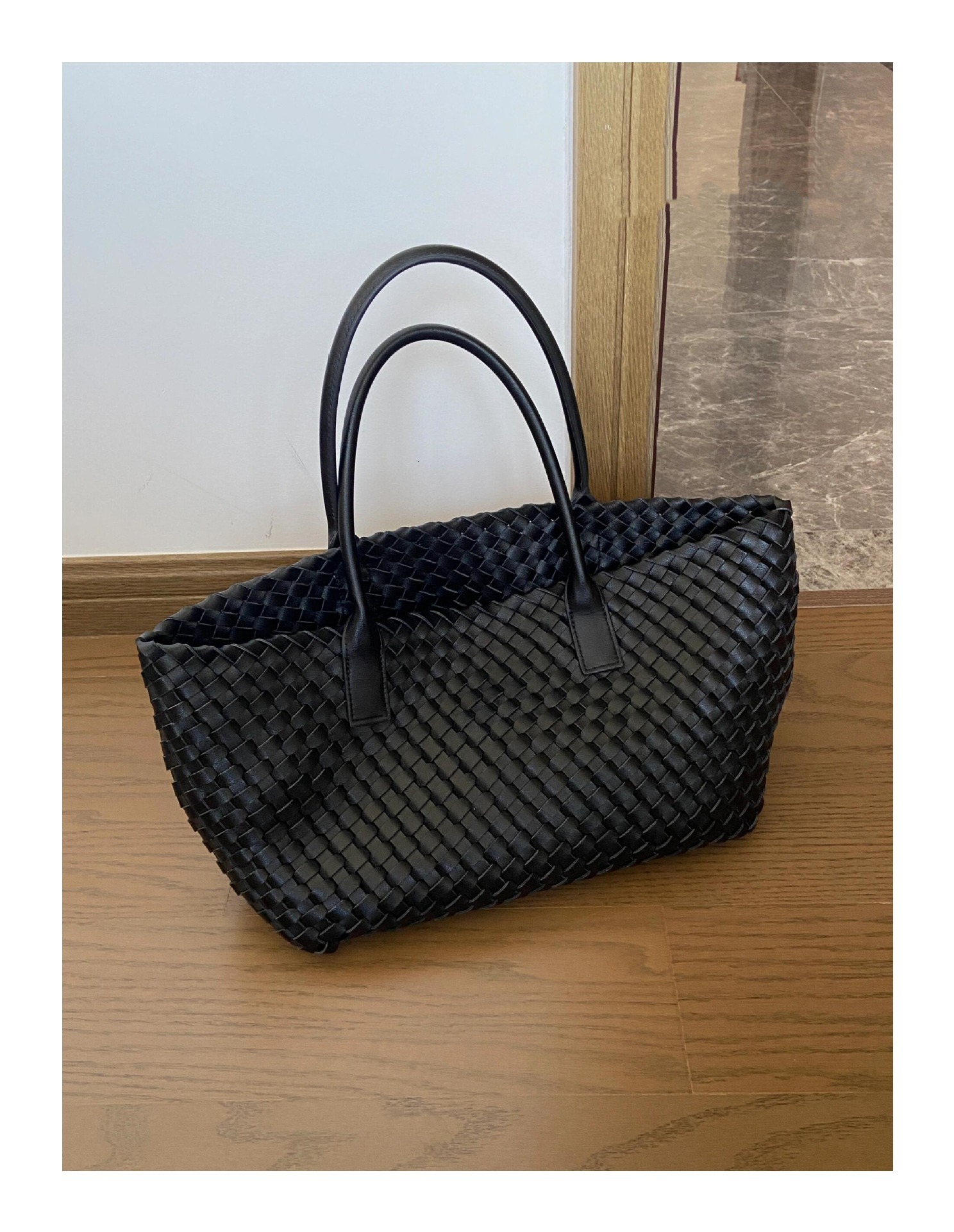 Luxury designer bags Niche Design Luxury bag Fashion Large Bag 2025 Summer New Simple Large Capacity Woven Bag Handheld Tote Bag Shoulder Bag