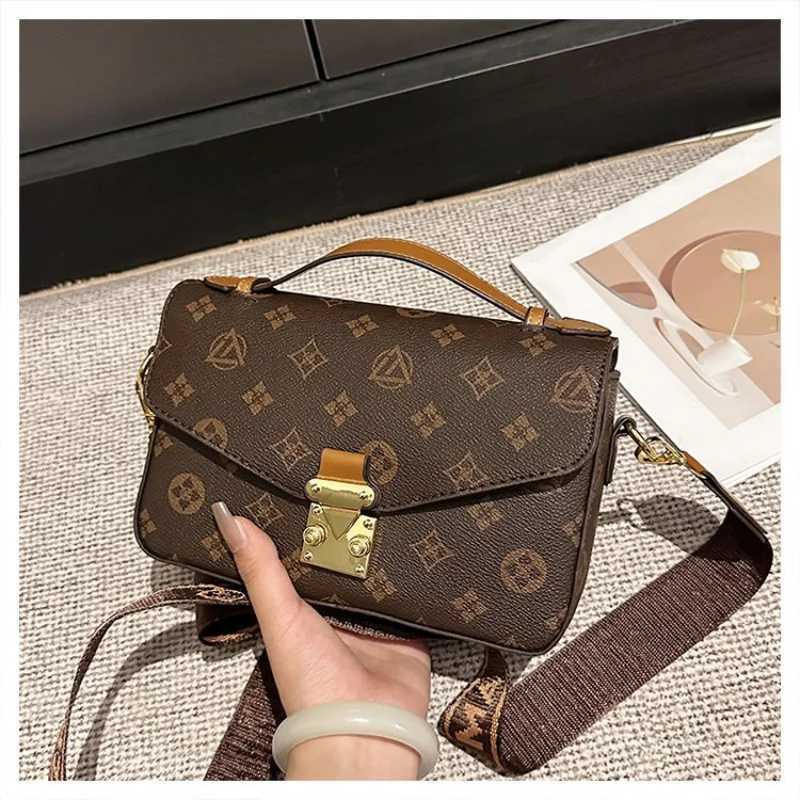 Designer Popar Classic Wens Messenger Bag In Leather Luxury Brand Handbags Elegant Design By Famous Designer1 Y251120