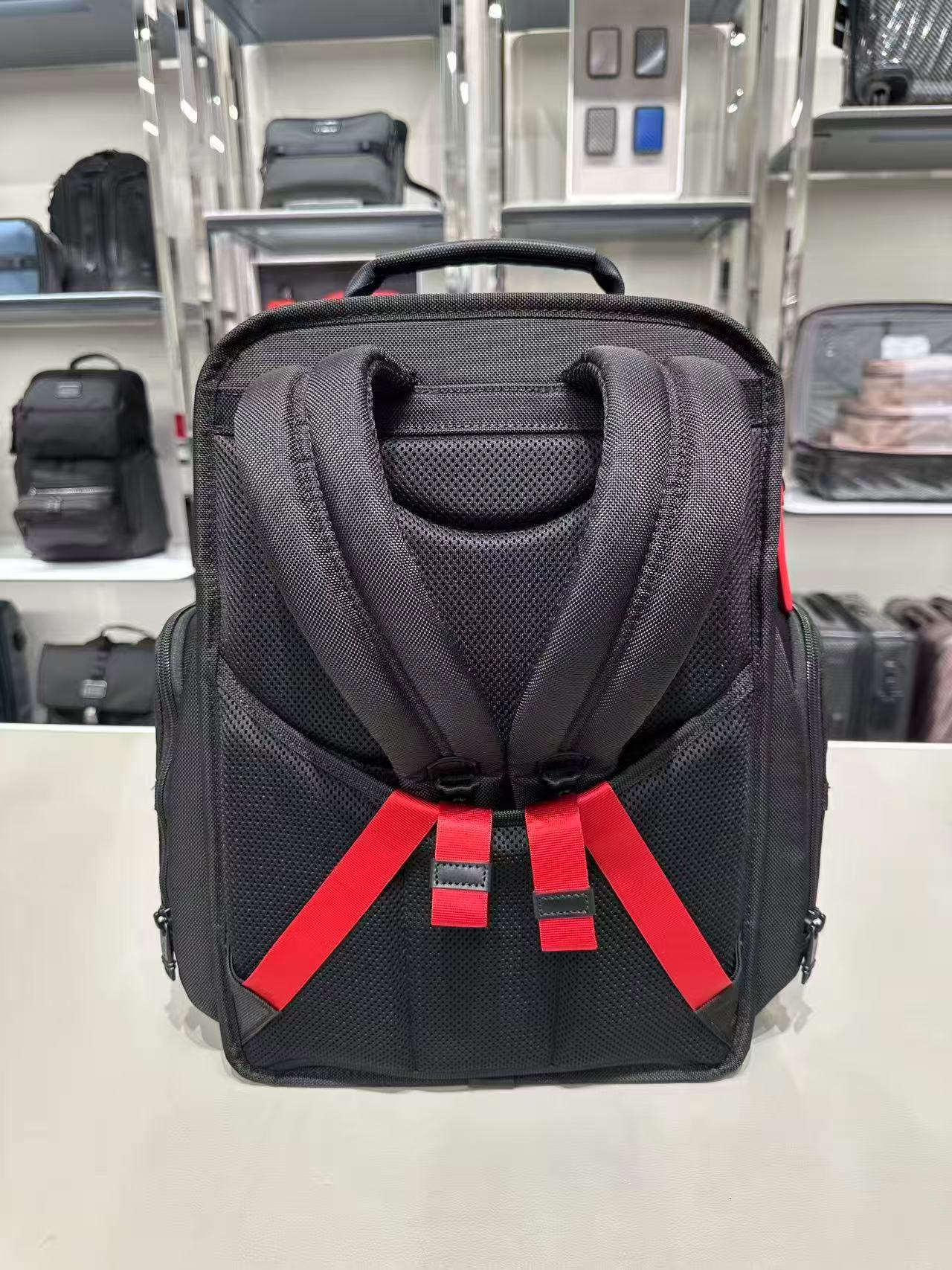 Men's business backpack with large capacity, a waterproof and wear-resistant laptop backpack suitable for travel