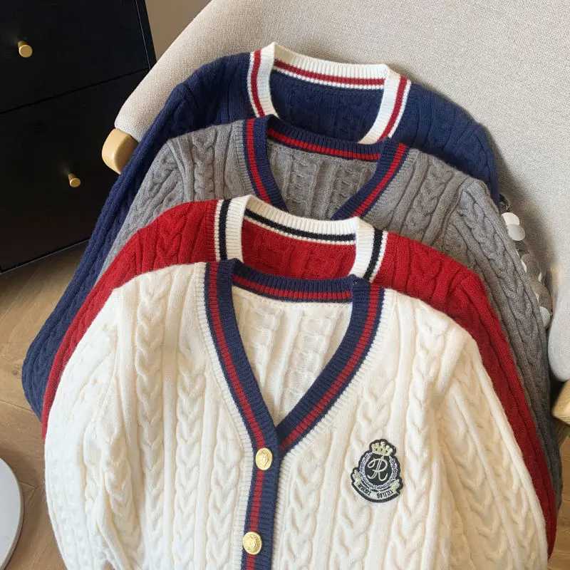 2025 Autumn Winter Preppy Style VNeck Knitting Long Sleeve Cardigan Women Casual Appliques Single Breasted Female Loose SweaterT251101