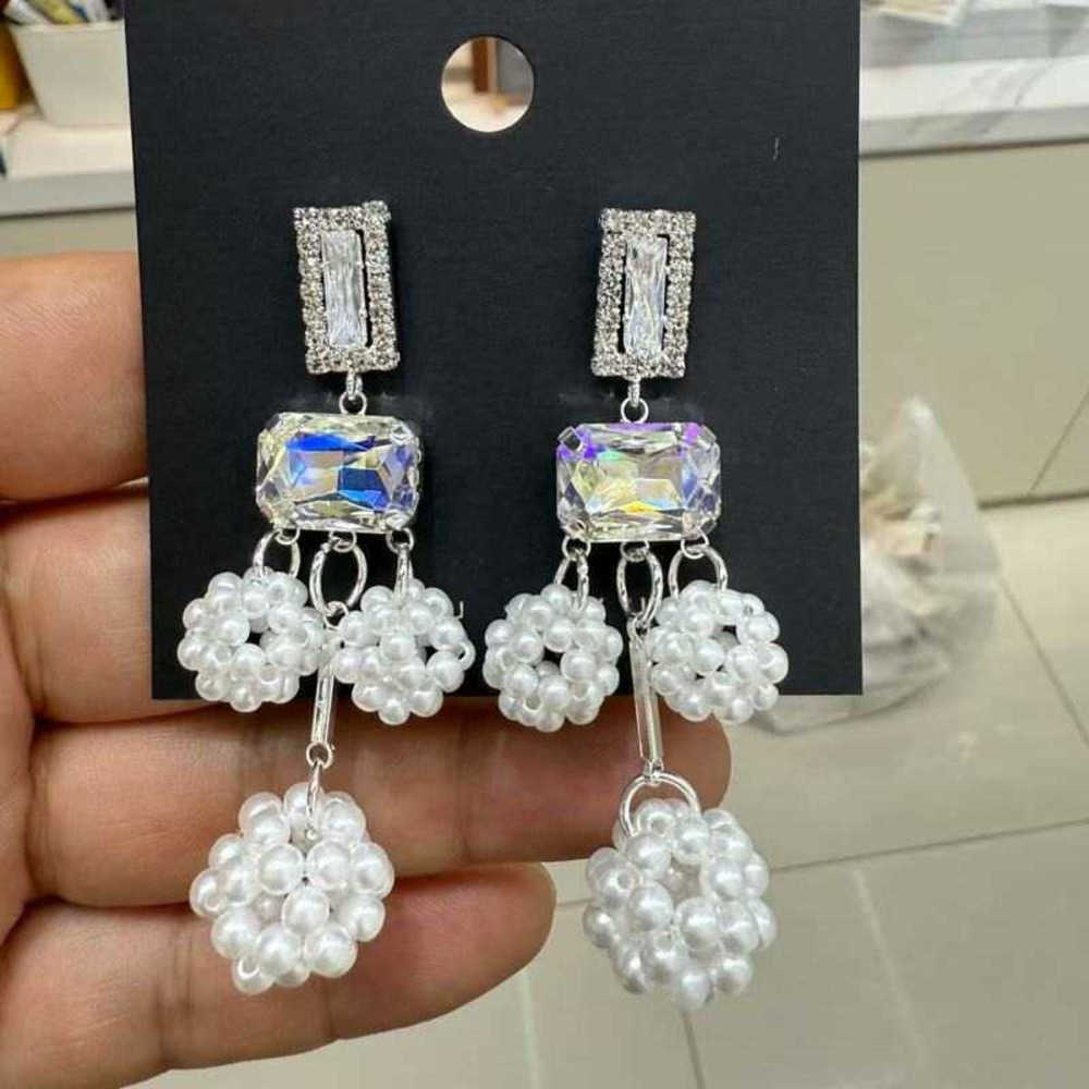 Luxury Designer Asymmetrical Pearl Crystal Drop Earrings Sparkly Zircon Silver Plated Bridal Party Statement Earrings - view 3