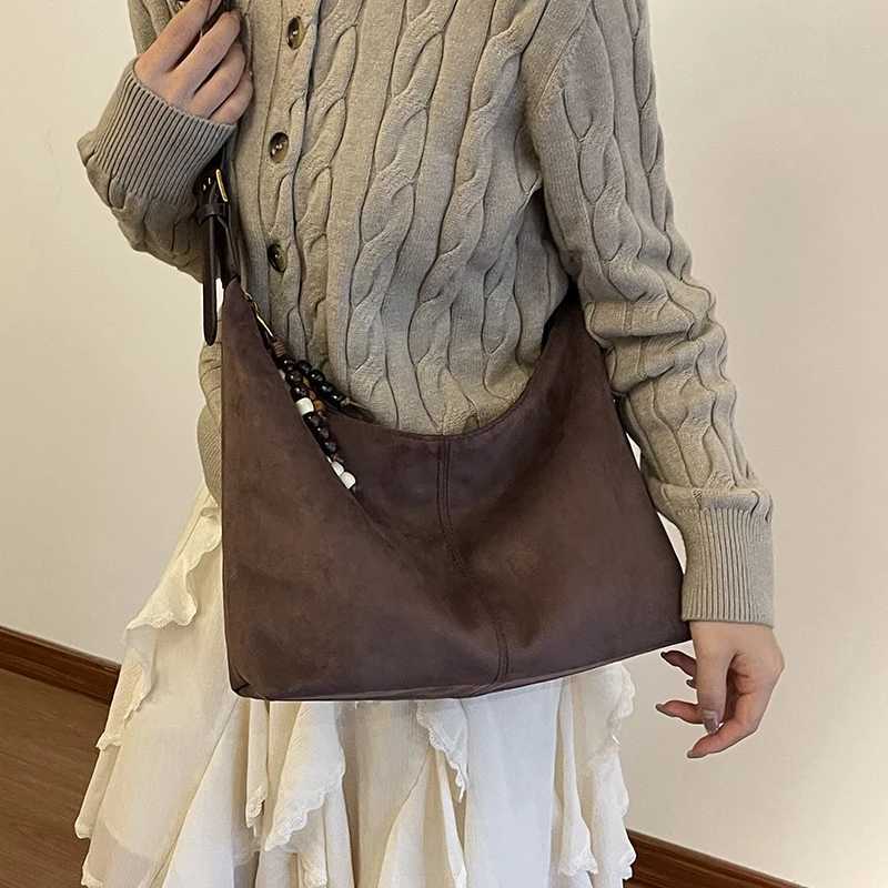 Designer handbag LEFTSIDE 2025 Winter Small Suede Crossbody Bag Handbags and Purses Womens Hobo Bag Trend Brand Solid Color Shoulder Bags Y251031