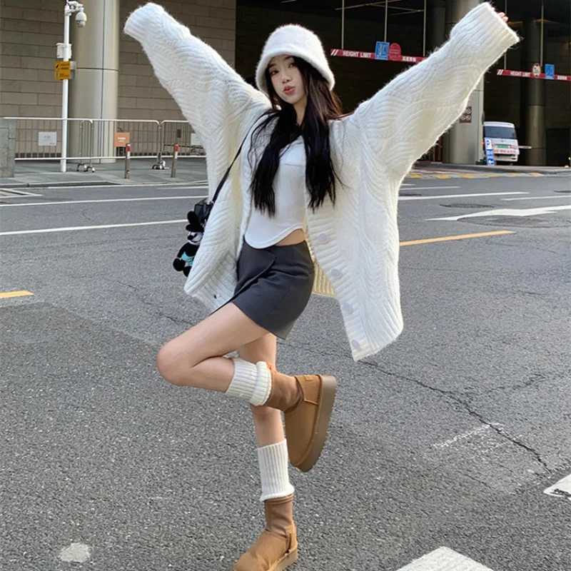 2025 AutumnWinter New Solid Color Thick Vneck Loose Knitted Cardigan Korean Sweet Sweater Fashion Warm Womens Knitted JacketT251101