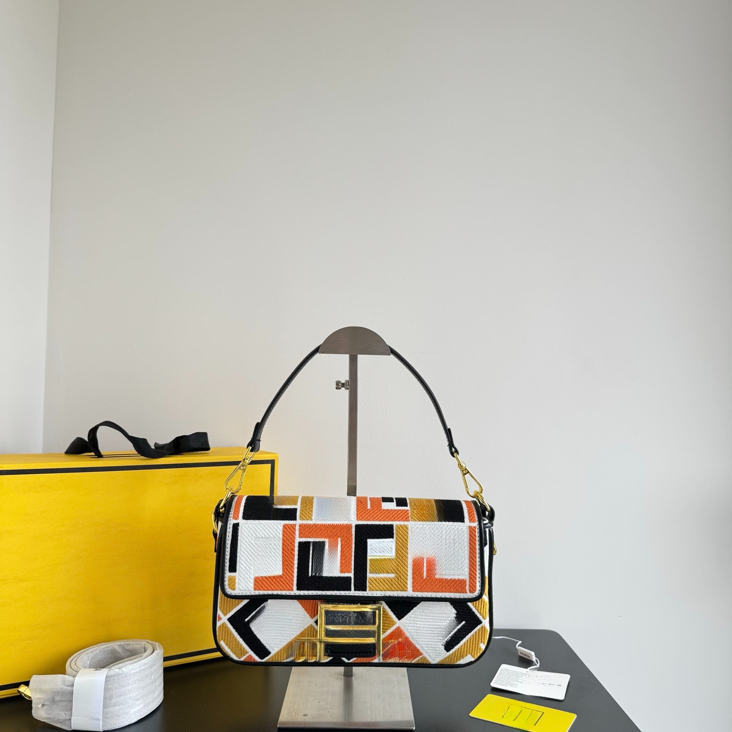 High quality women's decorative lifting rope 27cm canvas baguette designer bag crossbody bag shoulder bag best-selling armpit bag e7