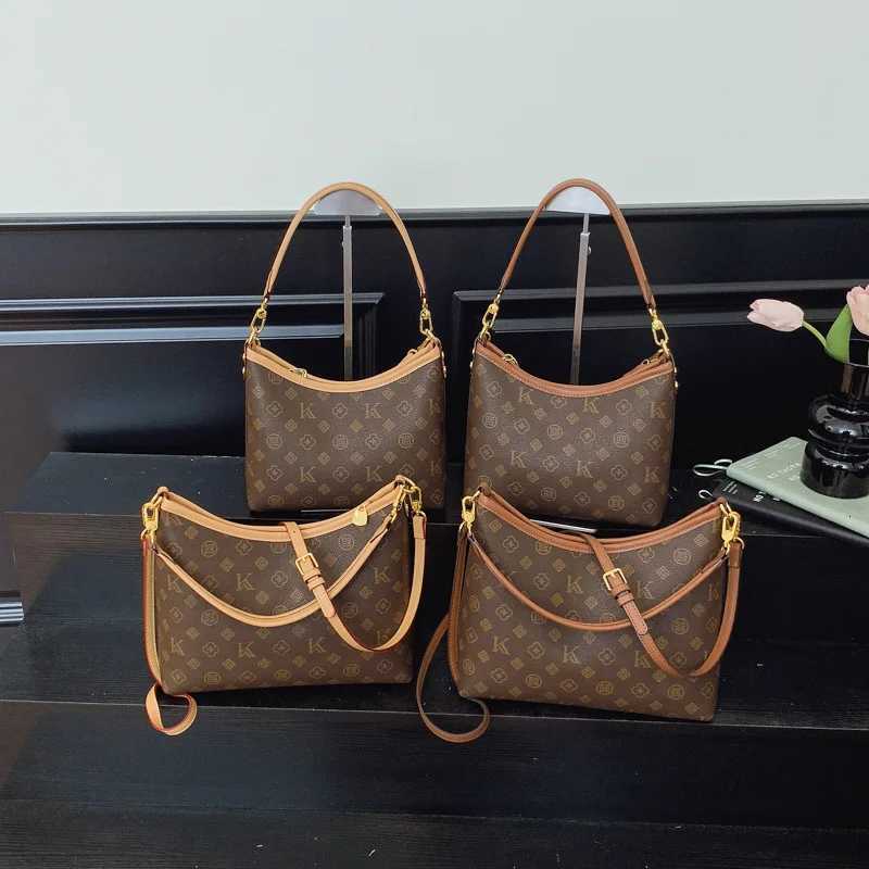 Designer bag Structured Work Tote Bag Wen Spacious Pebbled Leather Briefcase Style Cmuter Bag Ergic Handle Airport Ready Y251101