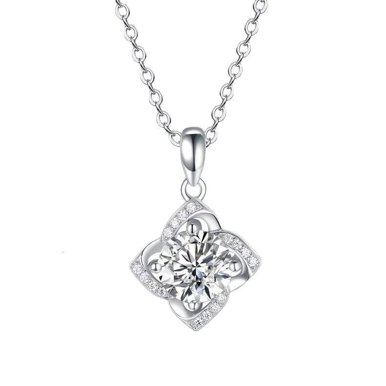 1CT 2CT VVS Moissanite Pendant Moissanite 925 Silver Necklace Four Leaf Clover Necklace Fashion Jewelry Necklaces