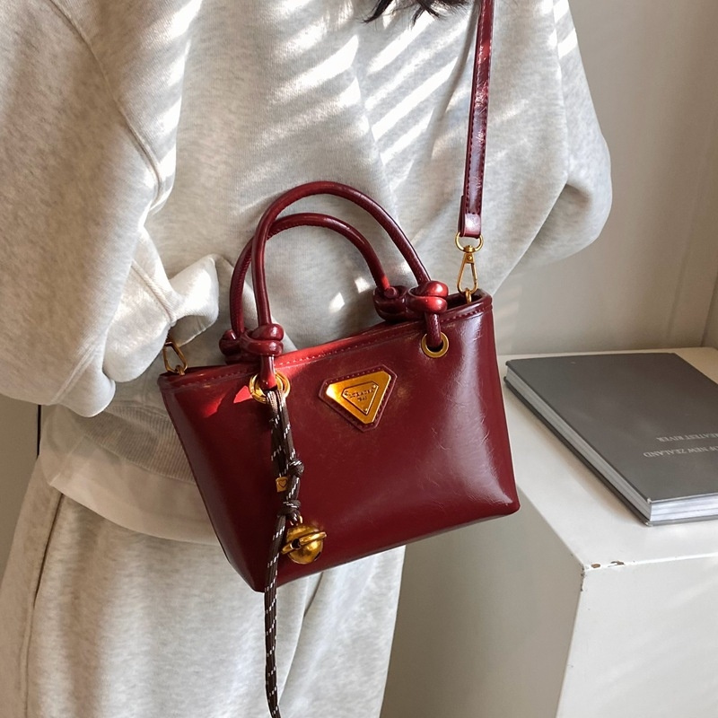 Designer bag free shipping 2025 new women's fashionable hand-held bucket bag shoulder bag crossbody bag