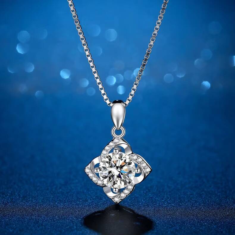 1CT 2CT VVS Moissanite Pendant Moissanite 925 Silver Necklace Four Leaf Clover Necklace Fashion Jewelry Necklaces