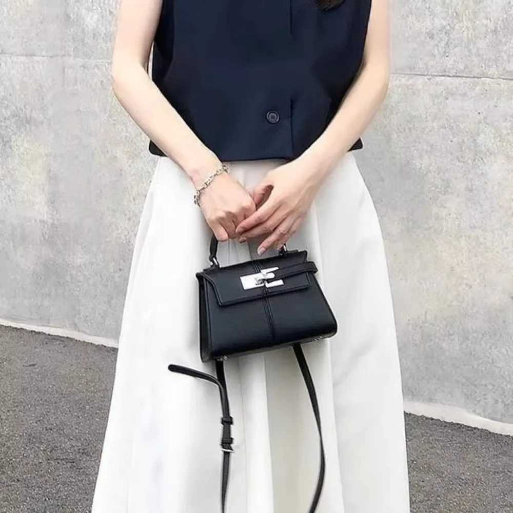 2025 JW PEI Trapezoidal Leather Womens Bag hot Versatile Crossbody Fashionable Niche Handbag Top-handle Bags C250401