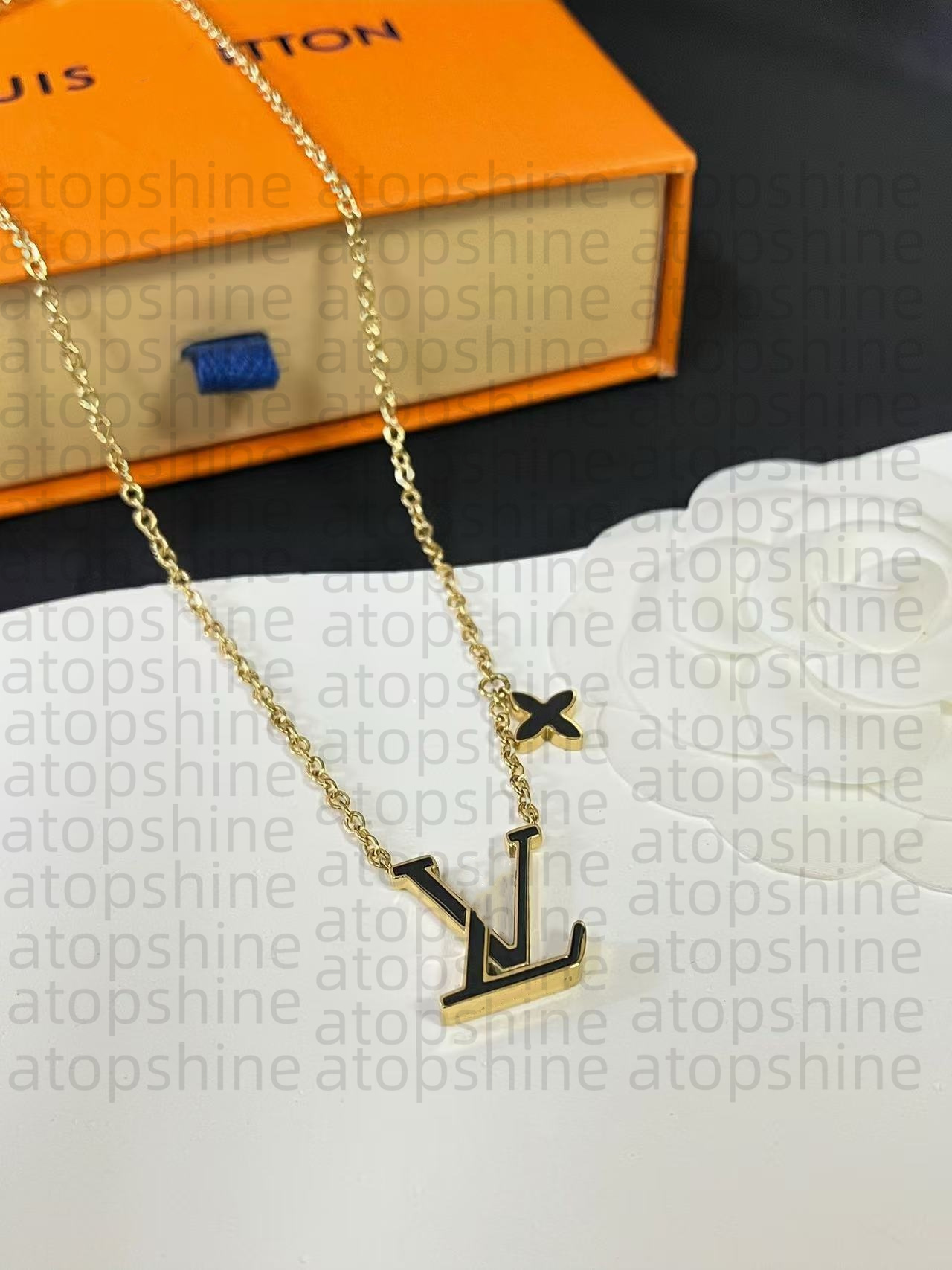 Women necklaces designer necklace For Woman Metallic moissanite chain Jewerly Womens Letter Plated Gold clover necklace