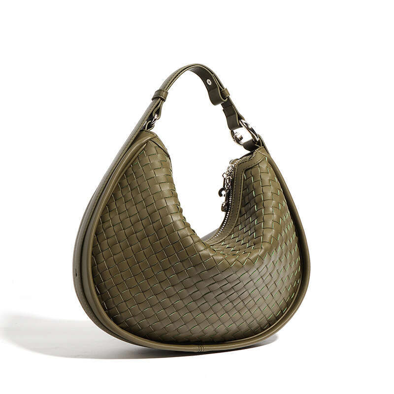 Single Cross Shoulder Crescent Bag Large Capacity Commuter Hand Woven Underarm Handbag Women's 2025 New Casual Versatile Fashion Clothing