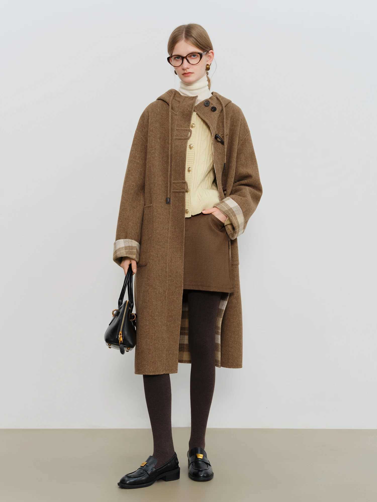 ZIQIAO 2025 Winter Womens Petite British Style Horn Button Wool Blend Coat Vintage Long Coat Warm Double Breasted OuterwearT251101