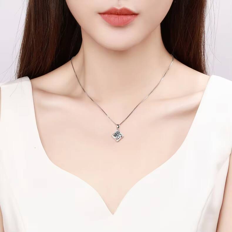 1CT 2CT VVS Moissanite Pendant Moissanite 925 Silver Necklace Four Leaf Clover Necklace Fashion Jewelry Necklaces