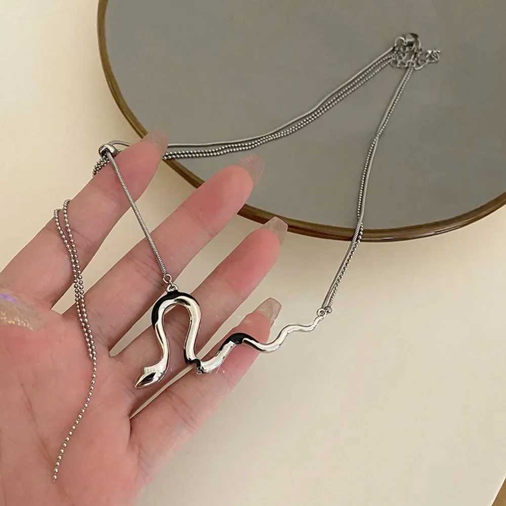 Snake Shaped Double-layered Pendant Necklace For Women Fashion Clavicle Chain Hip-hop Sweater AccessoriesC250407