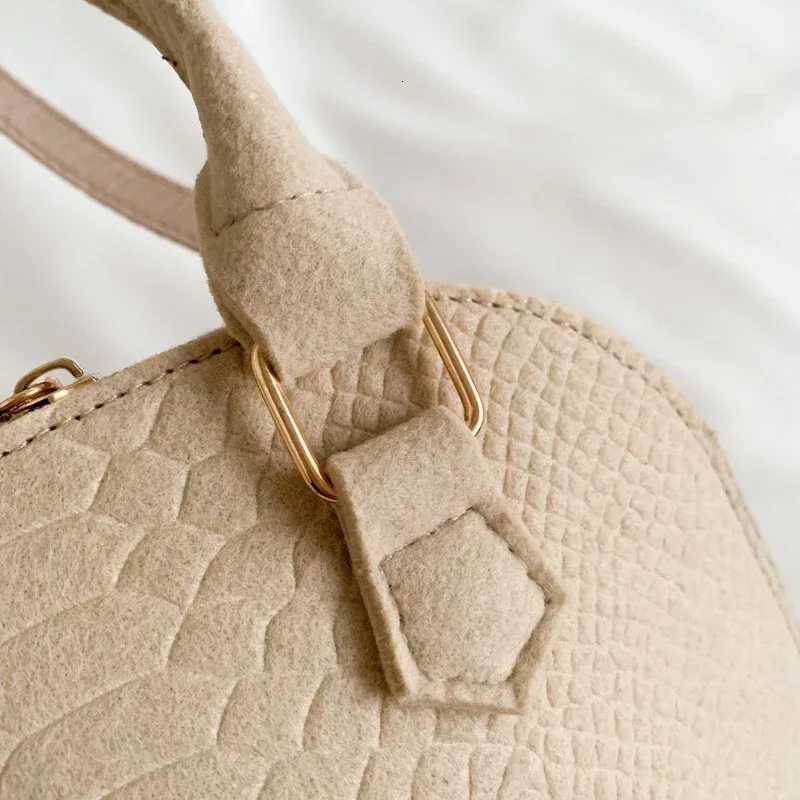 Women Large Capacity Crossbody Bags Casual Felt Retro Handbag Solid Color Makeup Lipstick Bags FemaleW251101