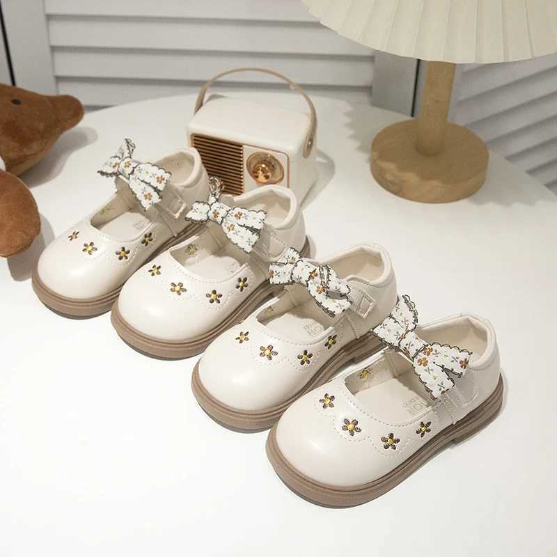 2025 New Fashion Girls Leather Shoes Sweet Flower Kids Flats Round Toes Cute Bow Girls Princess Shoes Nonslip Soft Sole InsT251101