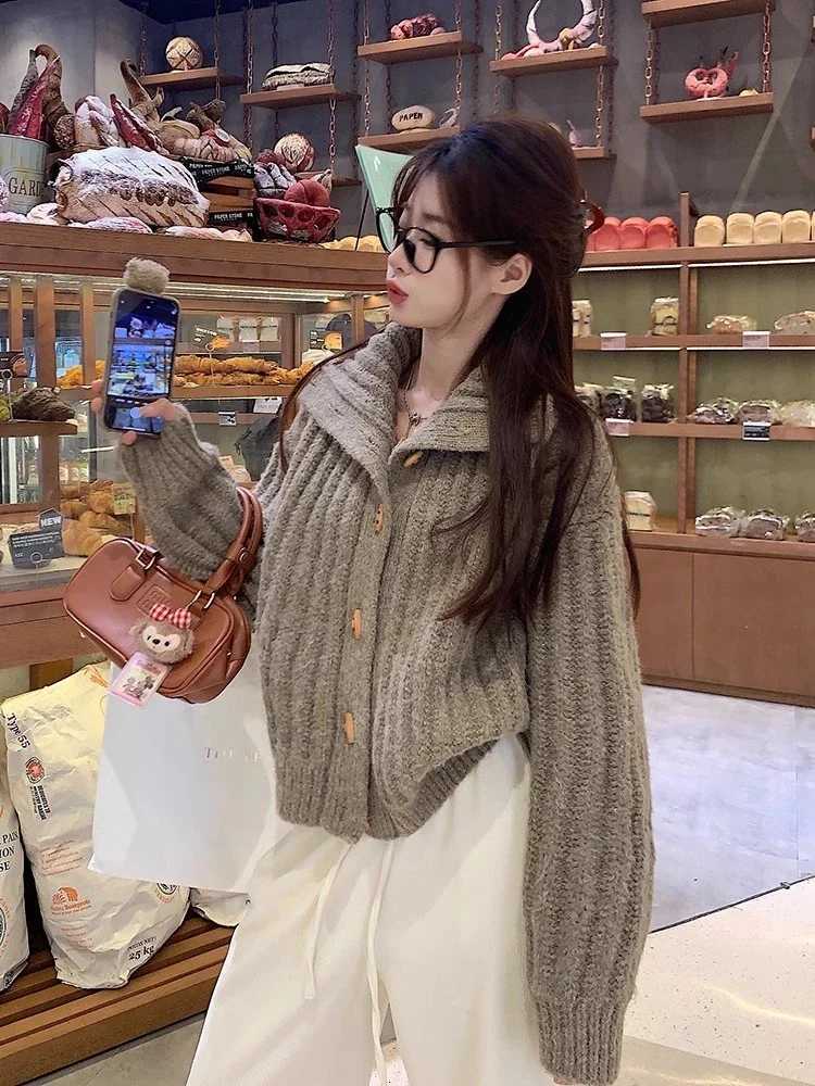 Vintage Horn Buckle Turtleneck Sweater Cardigan Jacket Winter Womens Elegant Loose Thickened Knitted TopT251101