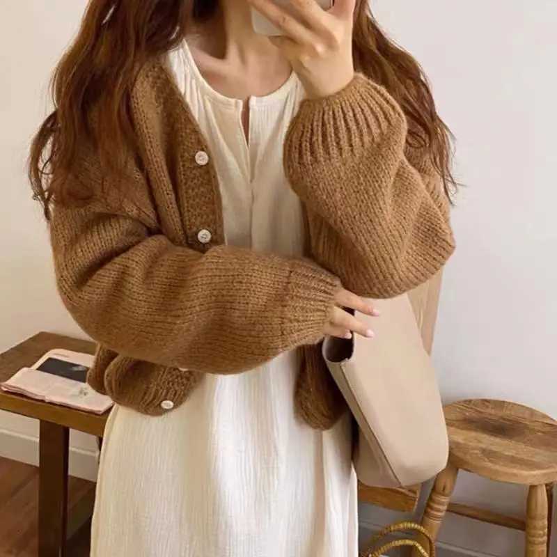 Autumn and Winter New Vneck Cardigan Womens Longsleeved Sweater Fashionable and Elegant Singlebreasted Knitwear JacketT251101