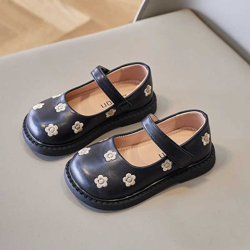 Fashion Girl Shoes New Spring Versatile Leather Shoes Anti Slip Soft Sole Comfortable Kid Shoe Temperament Flat Trendy SandalsT251101