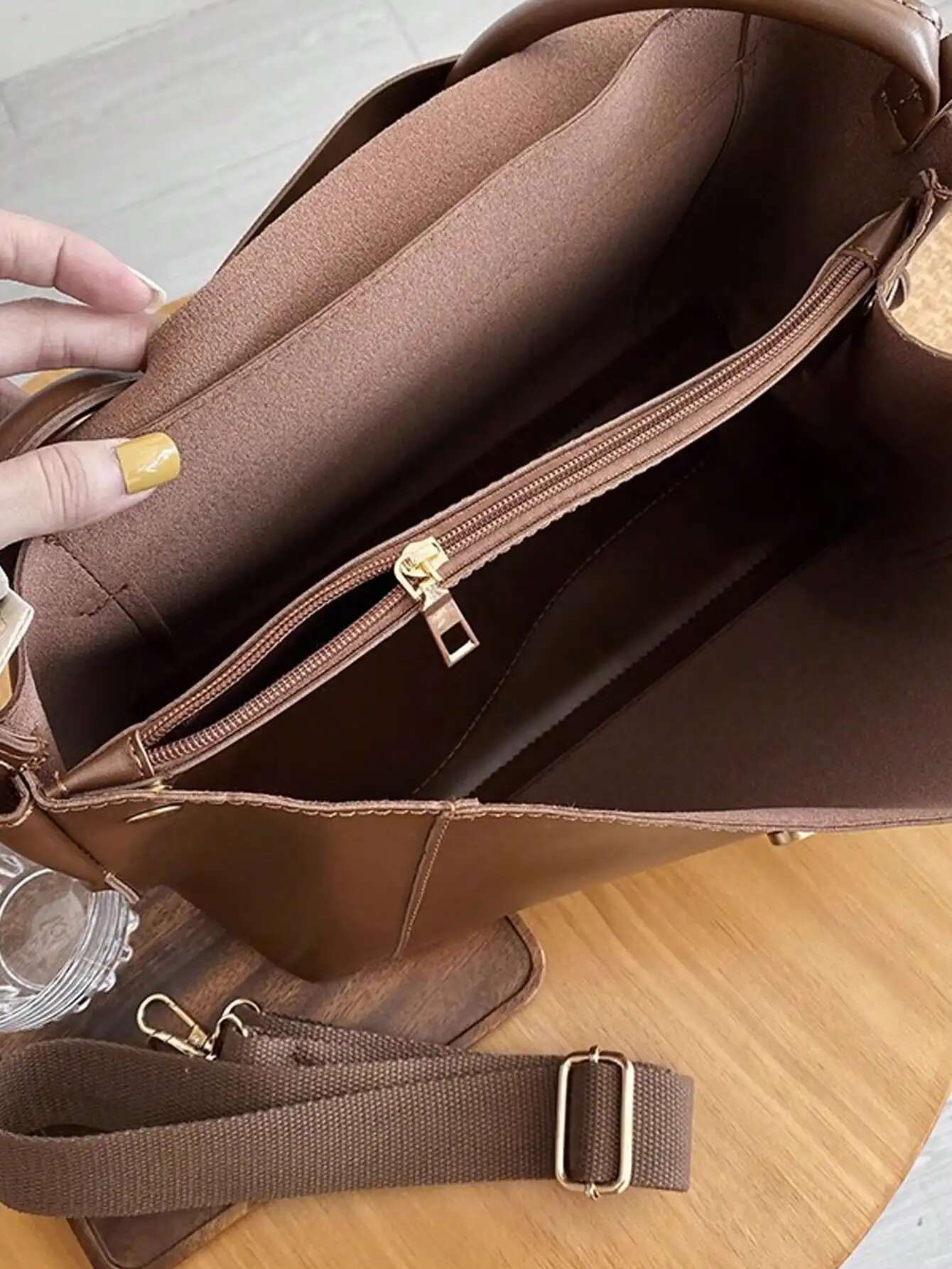 Large Capacity Spring/Summer New Retro Briefcase Women's Unique Design One Shoulder Crossbody Bag Trendy