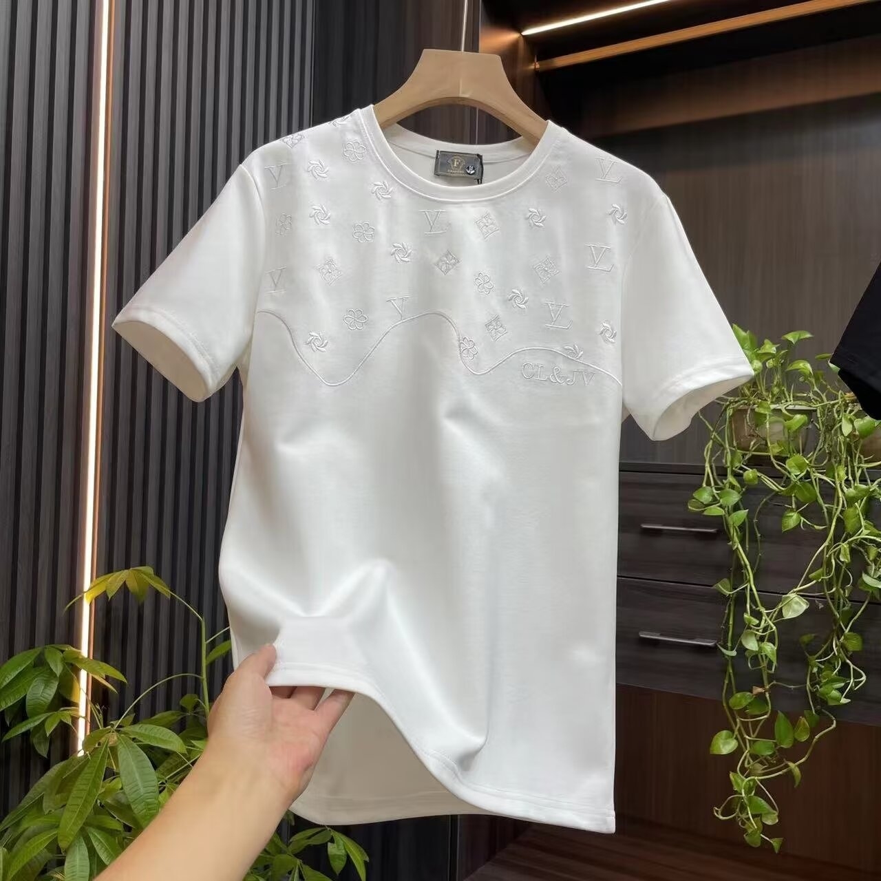 Free shipping 2025 new fashion embroidery short sleeve men's cotton T-shirt slim casual light luxury trend half sleeve T-shirt black and white