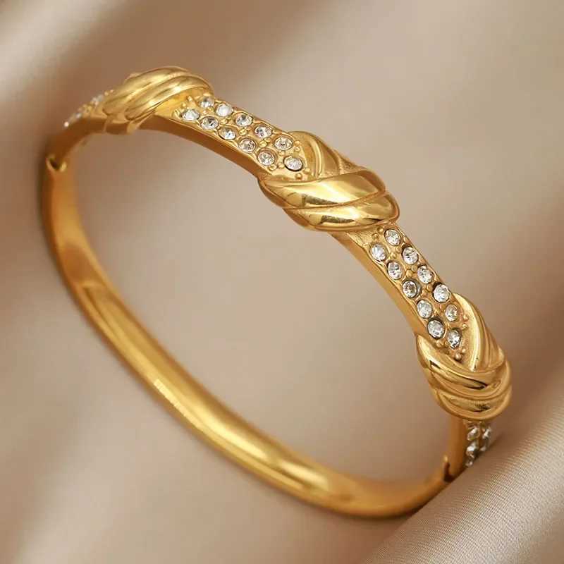 316L stainless steel metal crystal twisted bracelet suitable for women unique knot bracelet rust proof wrist jewelry party accessory Y250329