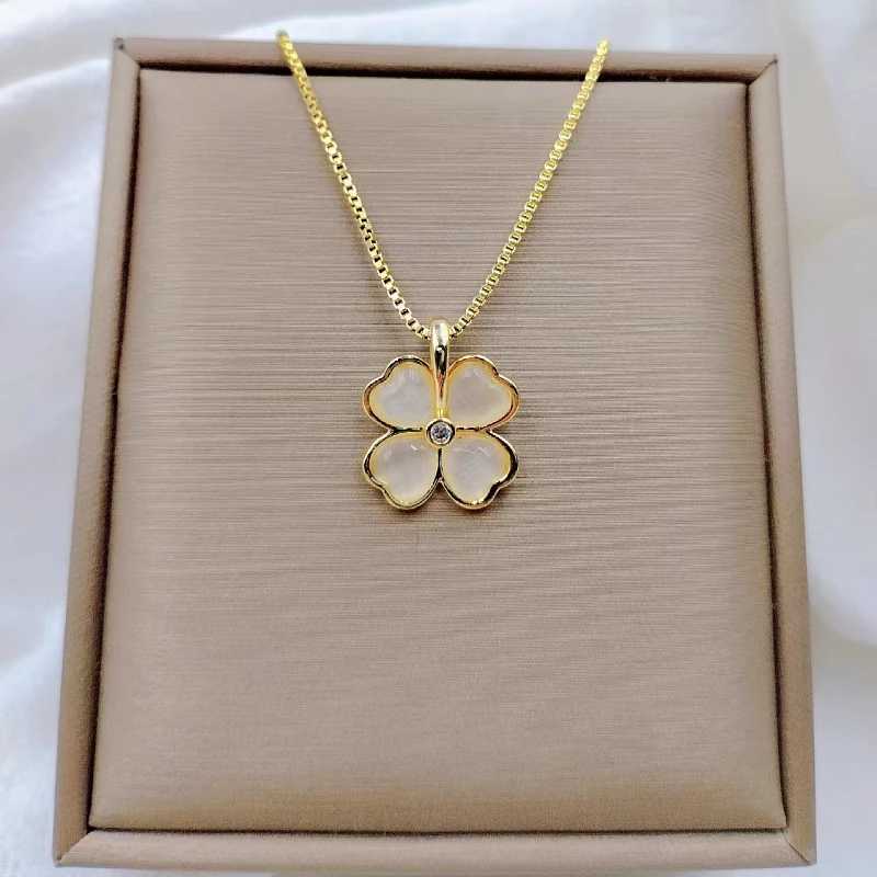 Fashion Cute and Beautiful Flower Heart-shaped Necklace Cats Eye Exquisite Stainless Steel Collarbone Chain Temperament PendantC250407