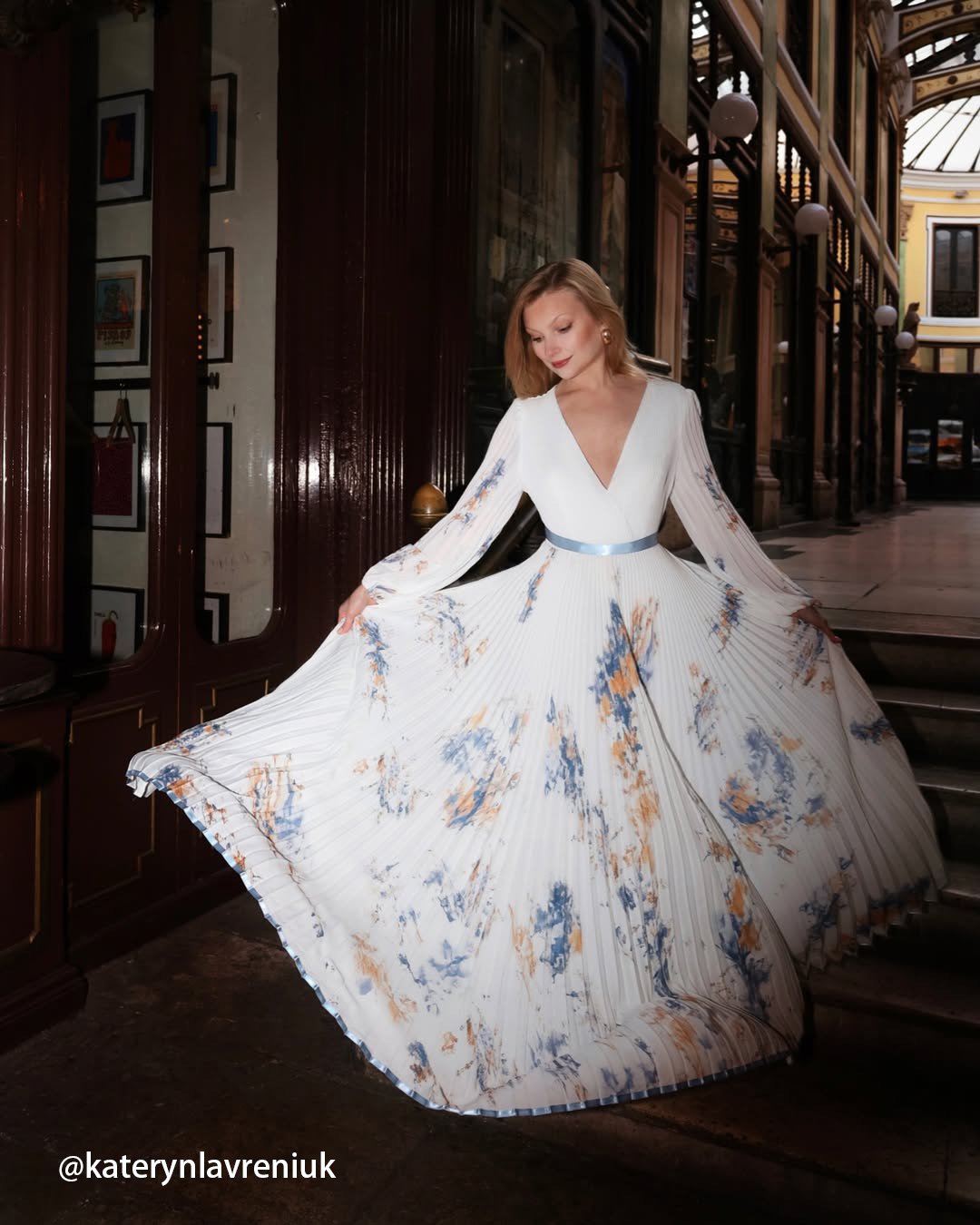 Women's Floral Print Pleated Maxi Dress, Deep V-Neck Long Sleeve Belted Evening Gown for Party & Formal Events