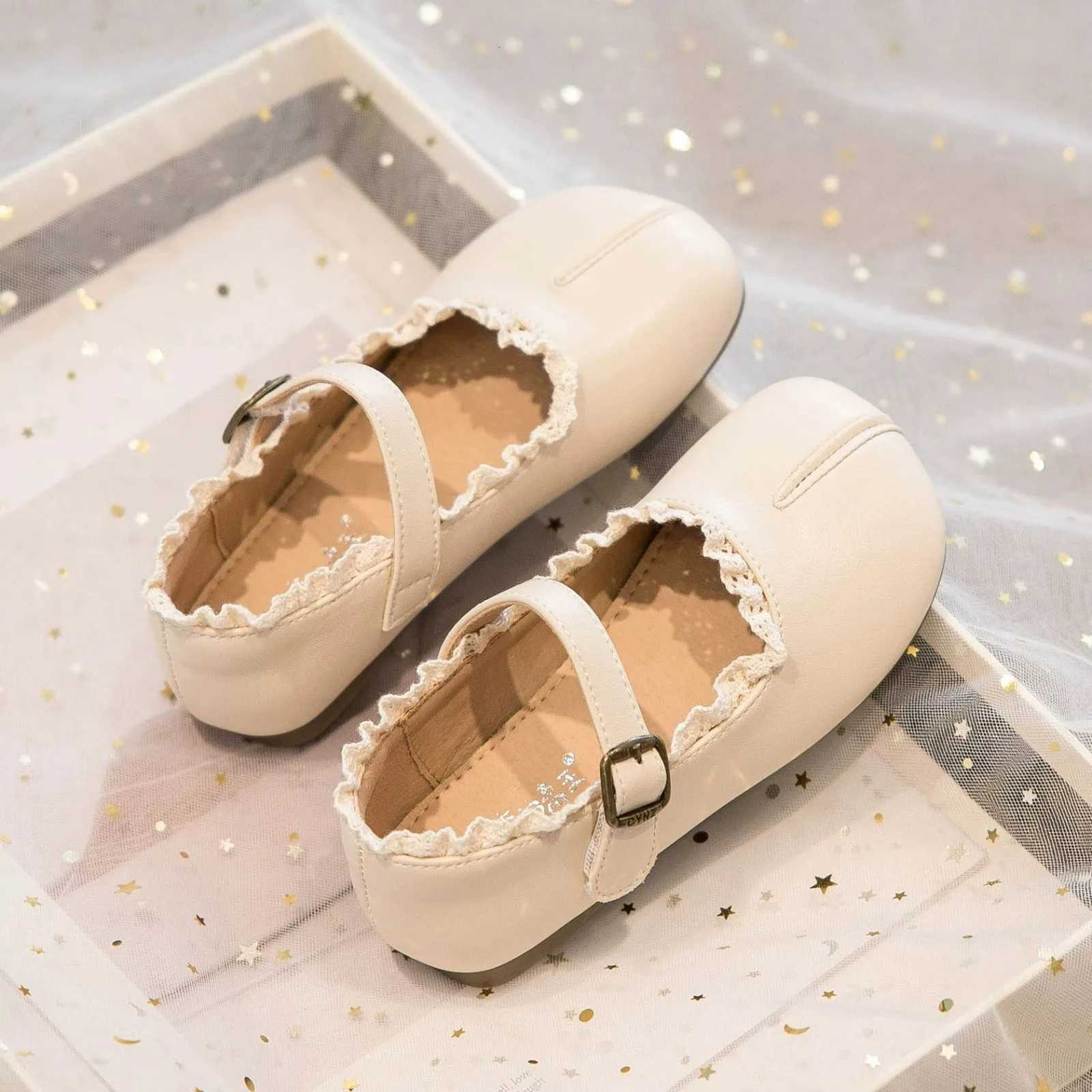 Girls Princess Shoes Round Toes 2025 New Kids Leather Shoes Nonslip Sweet Cute Lace Soft Sole Toddler Flats School Party ShoesT251101