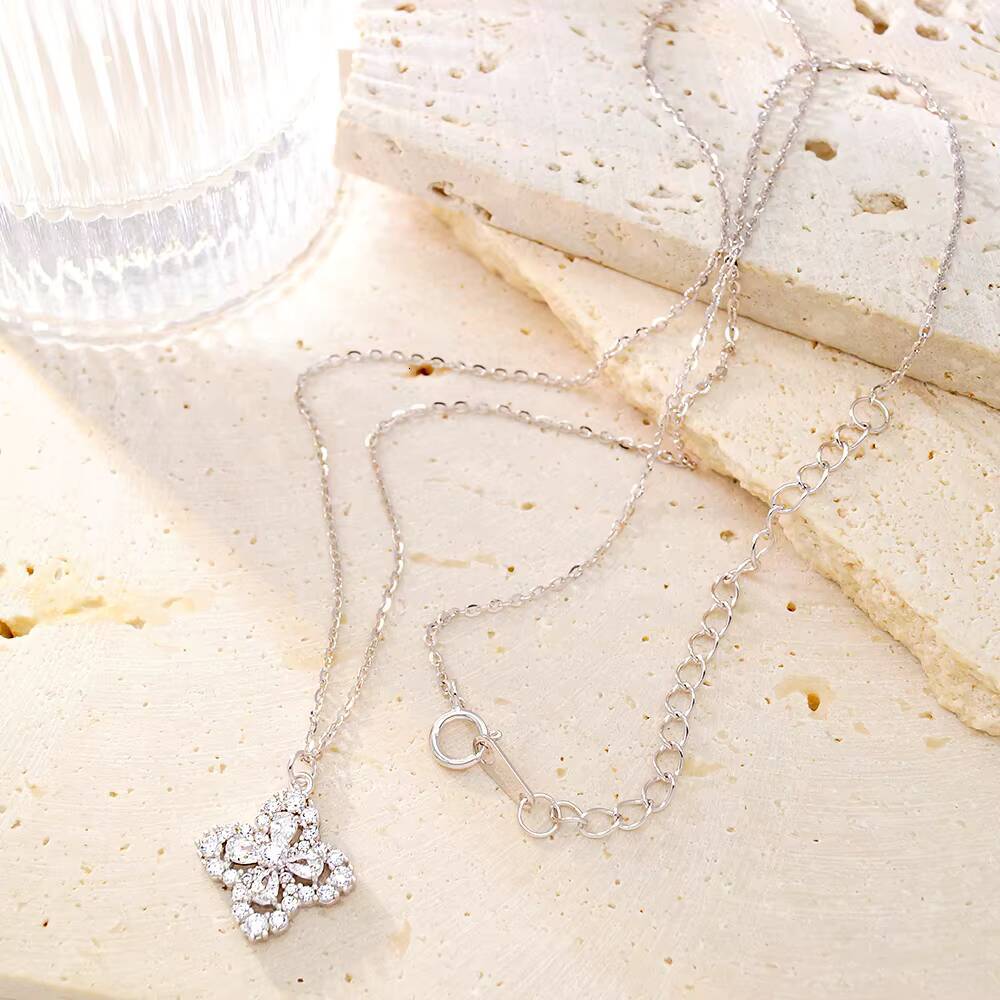 Wholesale Dainty 925 Sterling Silver Jewelry Four Leaf Clover Pendant Necklace Zirconia Flower Necklace Silver Necklace