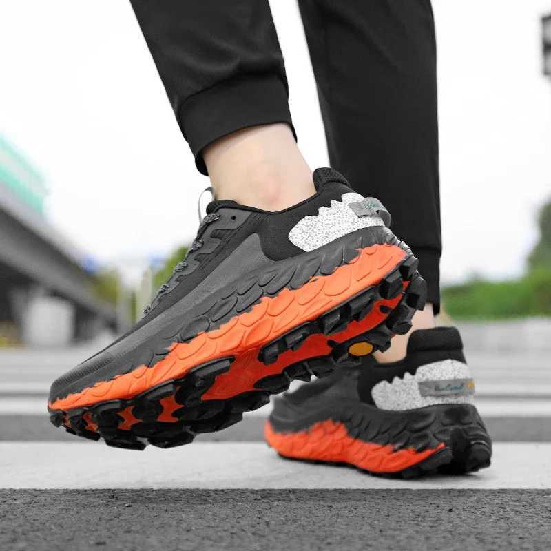 Mens Breathable Bounce Trail Running Shoes Anti-slip Cushioning Outdoor Thick Bottom Running Shoes Couple SneakersC250401