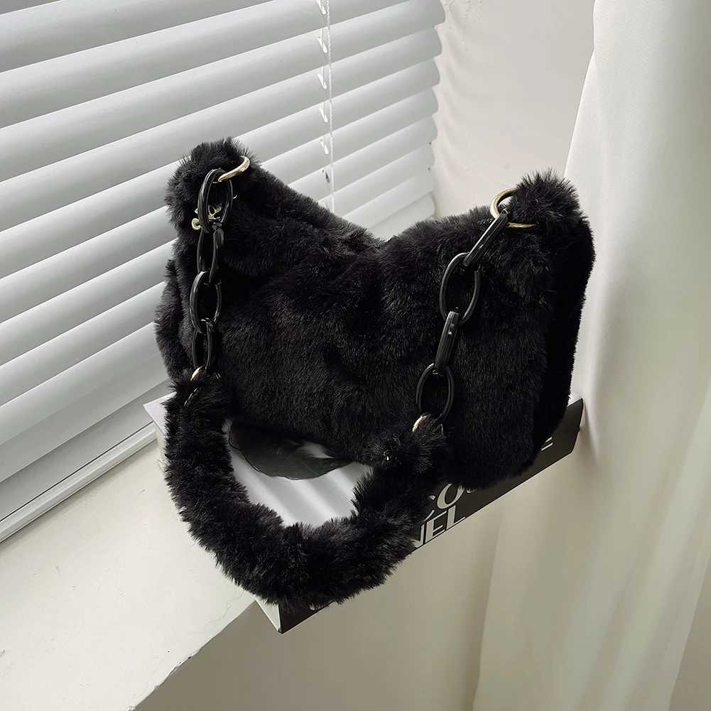 Women Winter Plush Shoulder Bag Casual Chain Small Underarm Pouch Vintage Designer Luxury Handbags Retro Fluffy Soft Armpit BagW251101